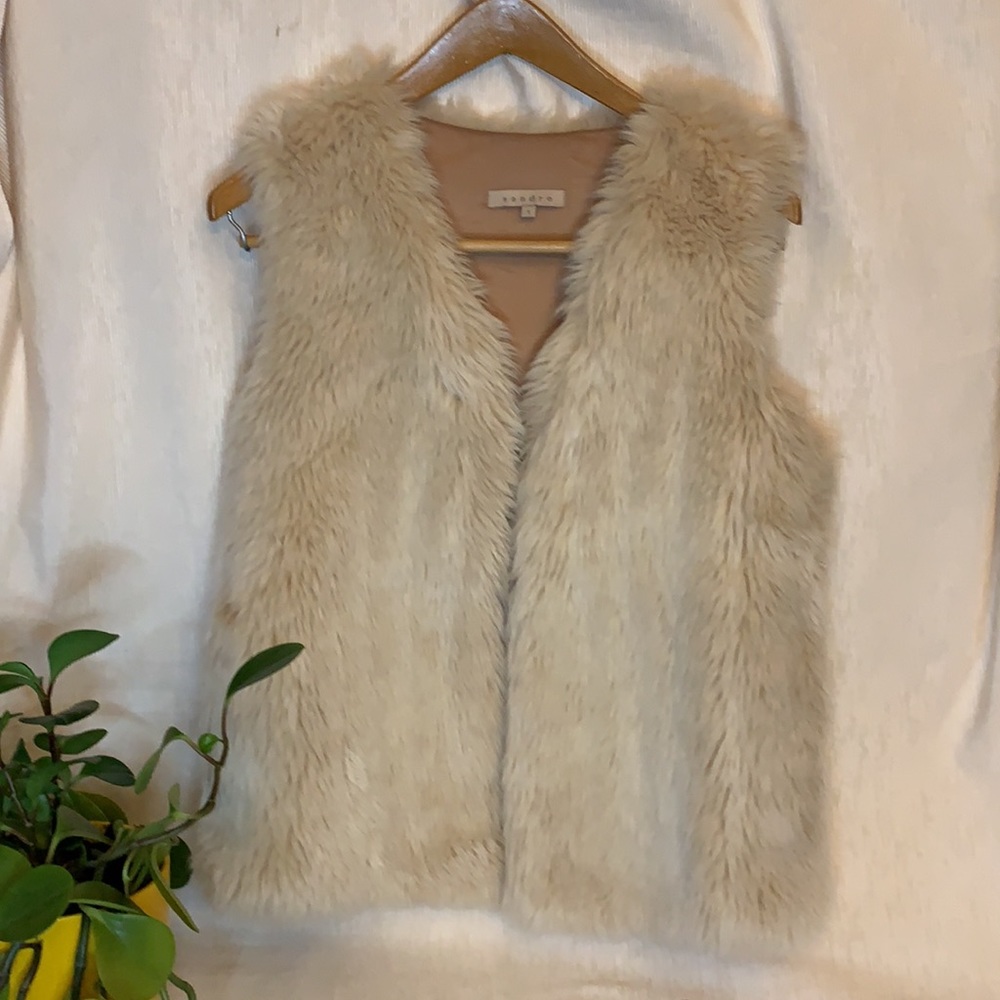 Beautiful SANDRO cream colored faux fur vest - Picture 9 of 16